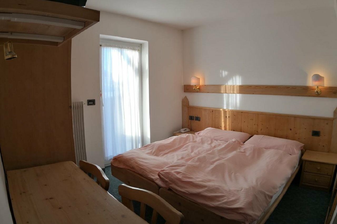 Hotel Alpenrose Passo Rolle Eksteriør bilde