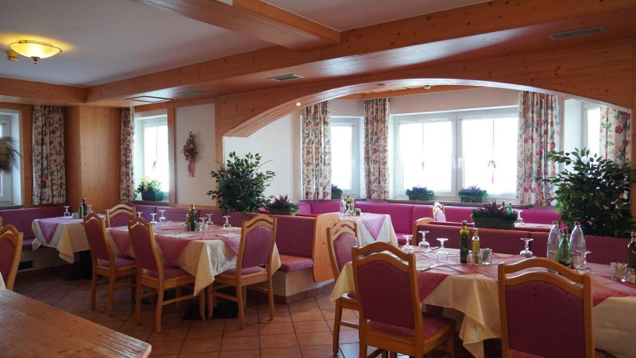 Hotel Alpenrose Passo Rolle Eksteriør bilde